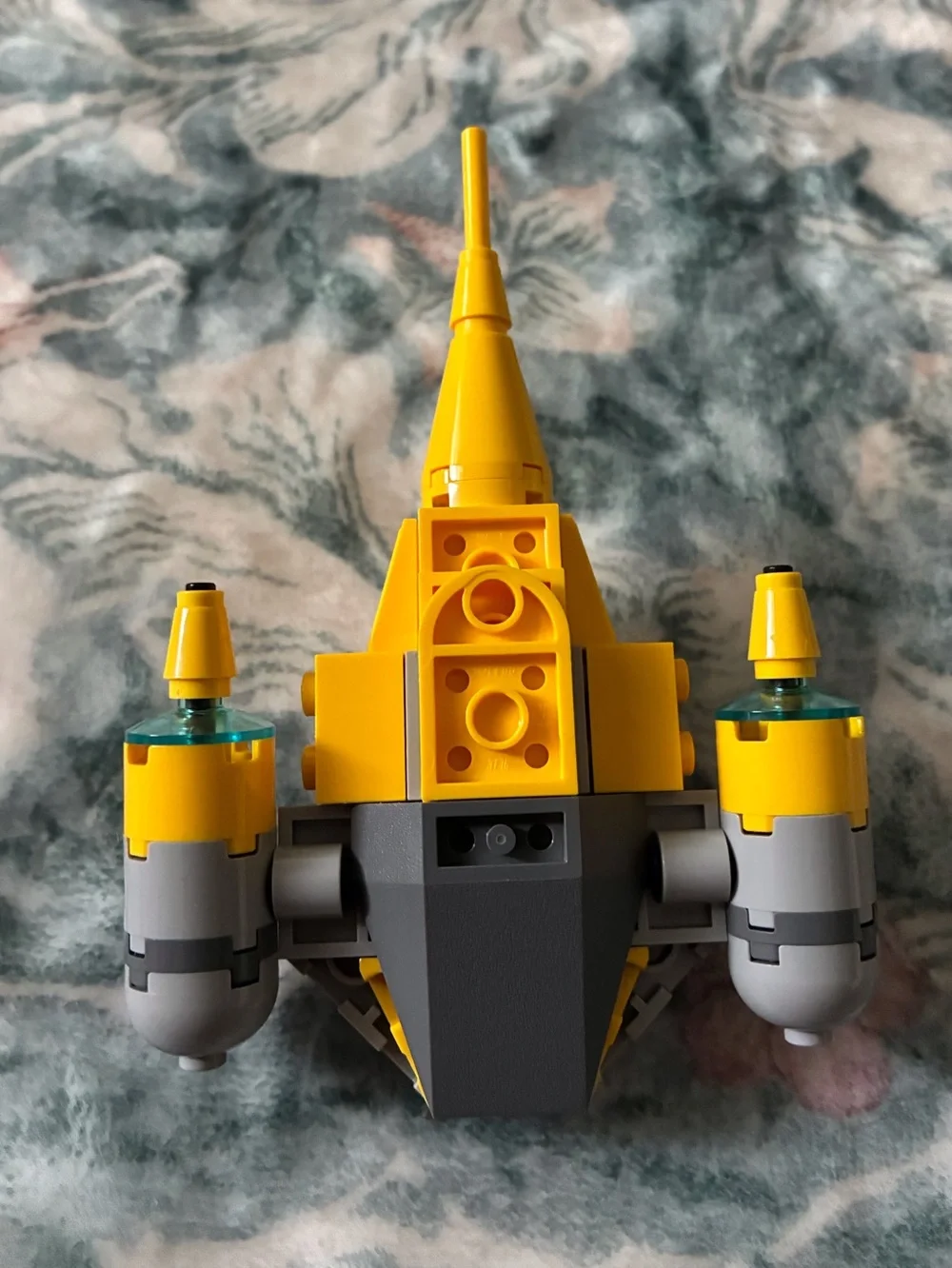 Lego Star Wars fighter with R2D2